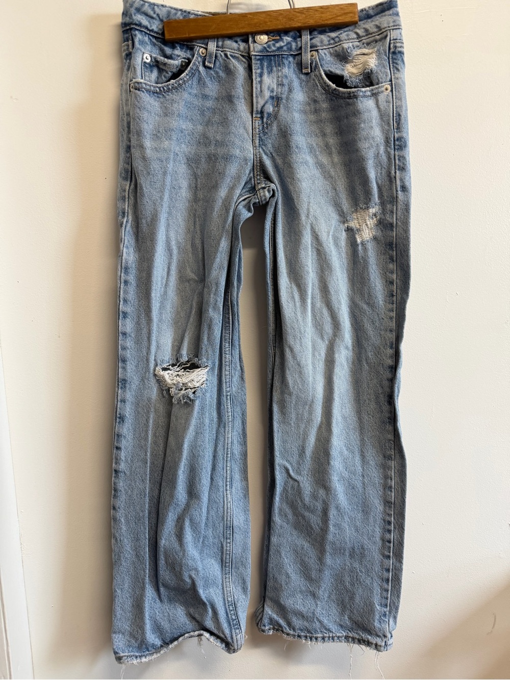 Levi’s low loose distressed jeans women size 26 light wash low rise baggy denim